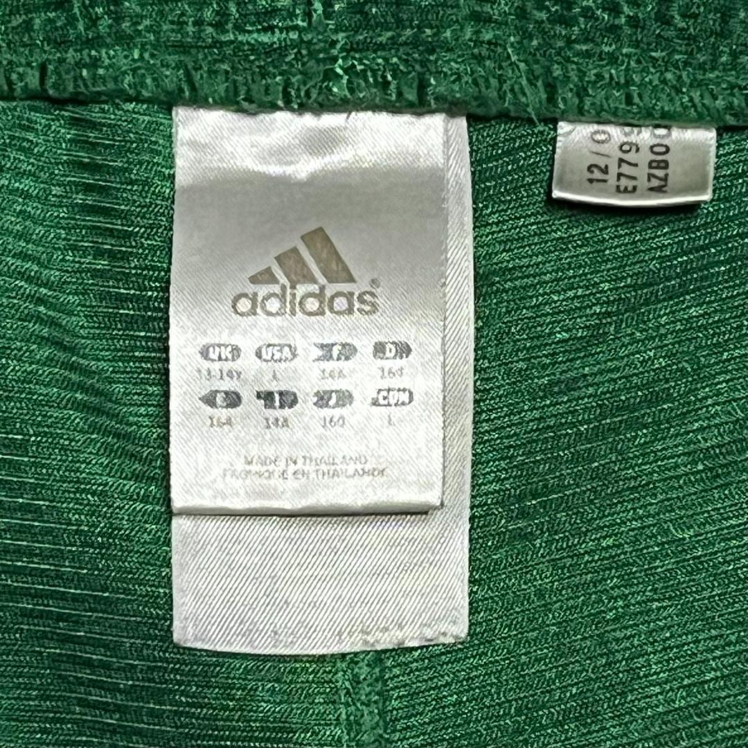 adidasグリーン ロゴ刺繍 ラインショートパンツ